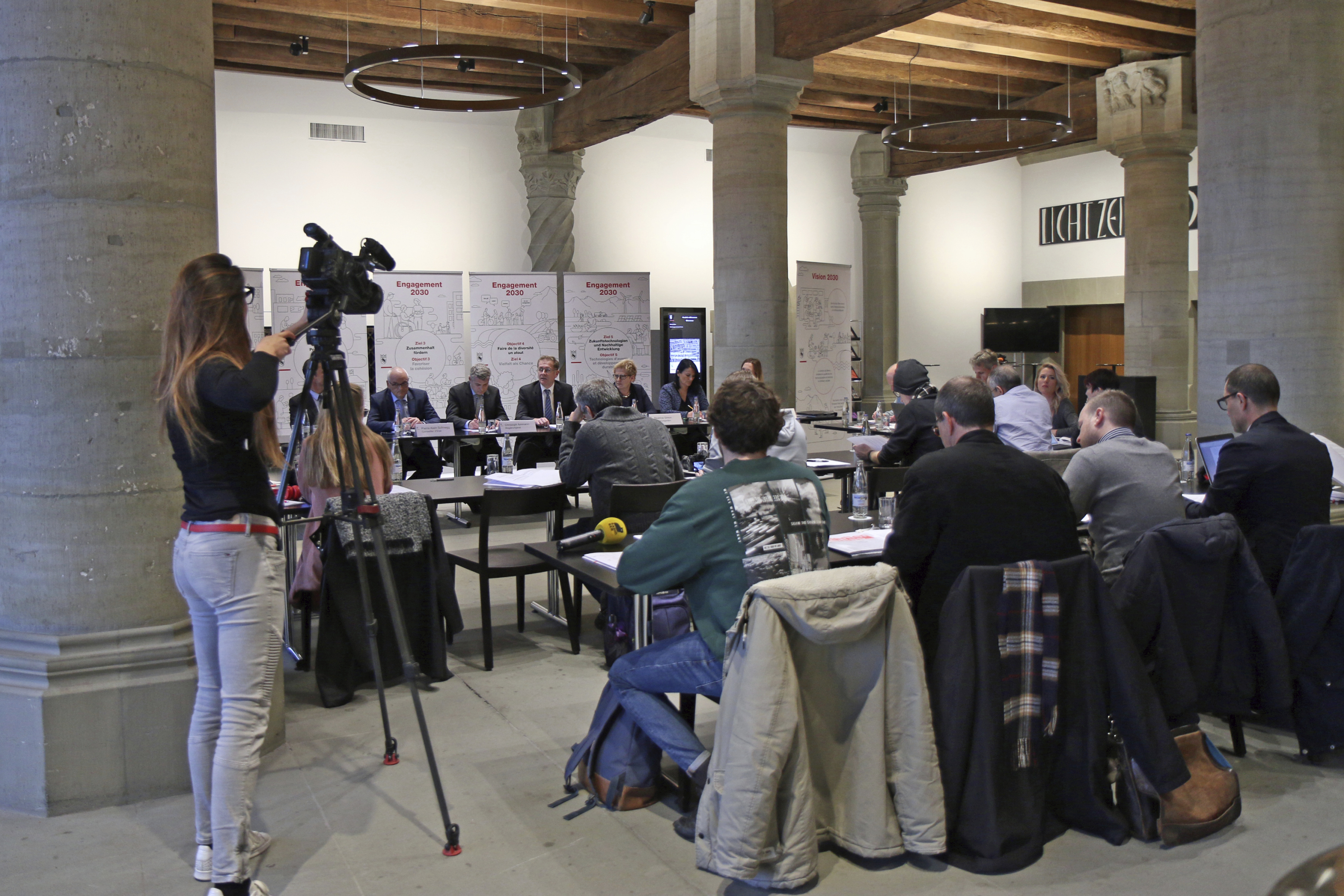 Rathaushalle; Medienarbeit Medienkonferenz; Regierungsrat, RR, Regierung, Exekutive; Christoph Neuhaus; Beatrice Simon; Christoph Ammann; Pierre Alain Schnegg; Medien Fernseh Radio Kommunikation Rede Ansprache Journalismus; Christine Häsler; Evi Allemann; 2019; IMG_0578.JPG